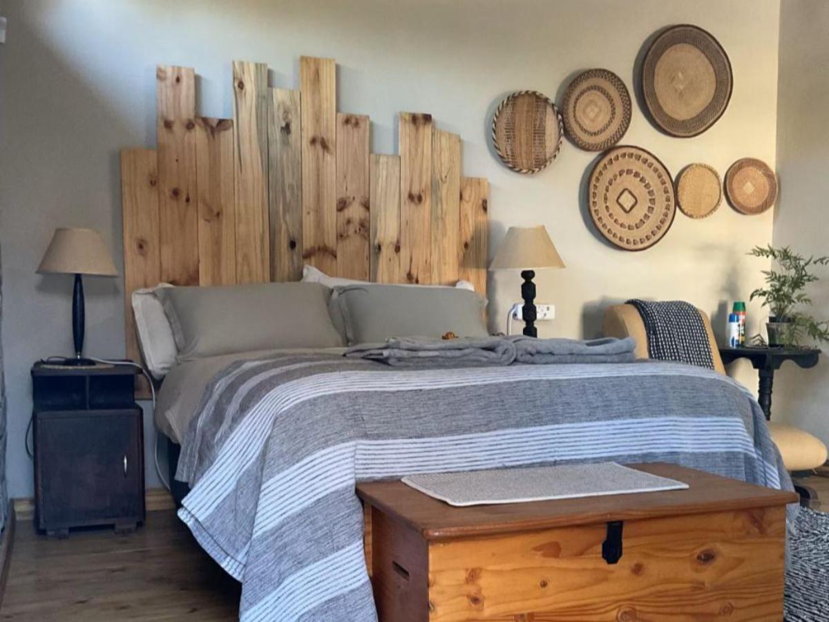Business Suite bed with plank headboard